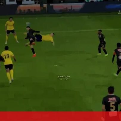 Cristiano Ronaldo marca golo visto da bancada