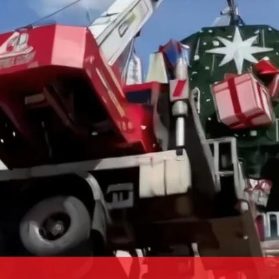Árvore de Natal cai sobre trabalhadores no Brasil: vídeos ganham destaque
