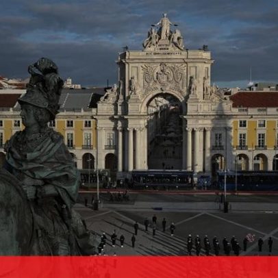 Desfile militar em Lisboa com drone durante as cerimónias do 25 de Novembro