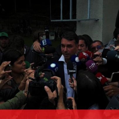 Bolsonaro recebe visita dos filhos na sede da Polícia Federal em Brasília