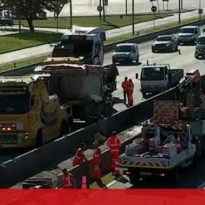 Dois feridos em colisão entre carro e camião na A3