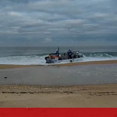 Barco com sete pescadores naufraga ao largo de Sines