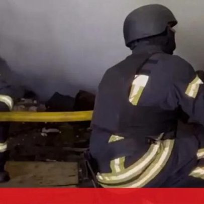 Bombeiros intervêm em Kiev após ataques russos, mostram imagens