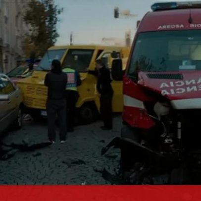 Colisão entre ambulância e carrinha de valores interrompe trânsito na Avenida dos Aliados, Porto