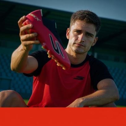 Pau Víctor assina contrato e entra em campo com a Skechers
