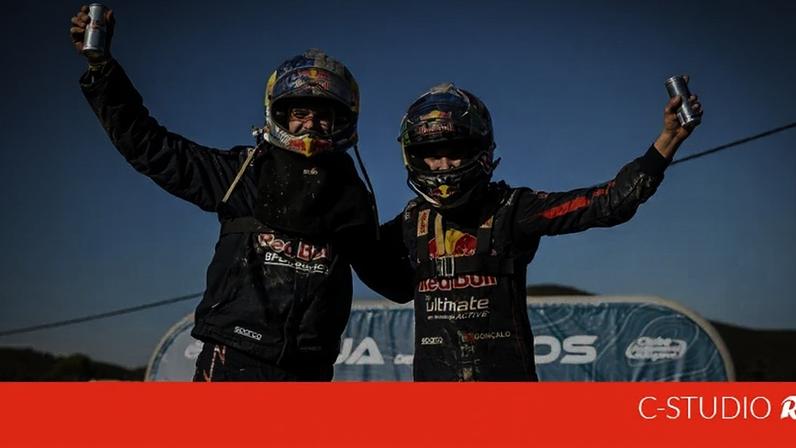 Gonçalo Guerreiro, à direita, é o novo Campeão de Portugal de Todo-o-Terreno