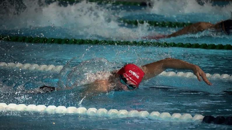Diogo Ribeiro domina os 50 mariposa e 100 estilos no Meeting do Algarve