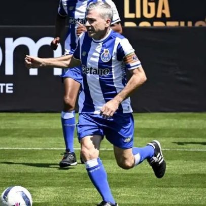 FC Porto homenageia Rui Barros pelo 60.º aniversário e golo ao Ajax