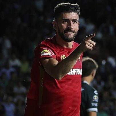 Paulinho diz que estará disponível para a Seleção Nacional enquanto jogar
