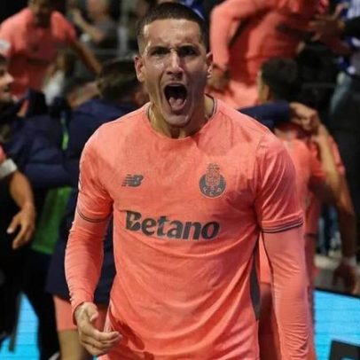 Deniz Gül testado a defesa esquerdo no FC Porto