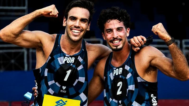 Pedrosa e Campos apuram-se aos oitavos de final do Mundial de voleibol de praia