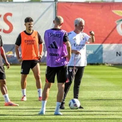 Mourinho antevê defesa de três centrais e muda sistema tático