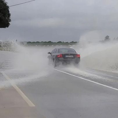Dezassais distritos em aviso laranja por chuva forte