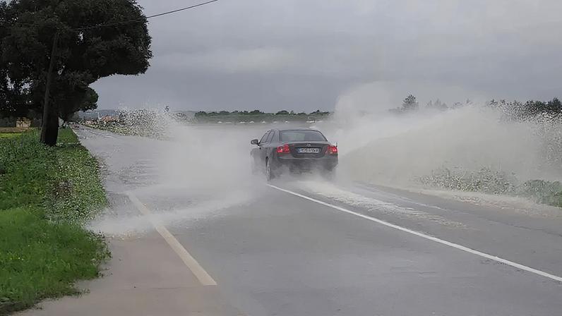 Dezassais distritos em aviso laranja por chuva forte