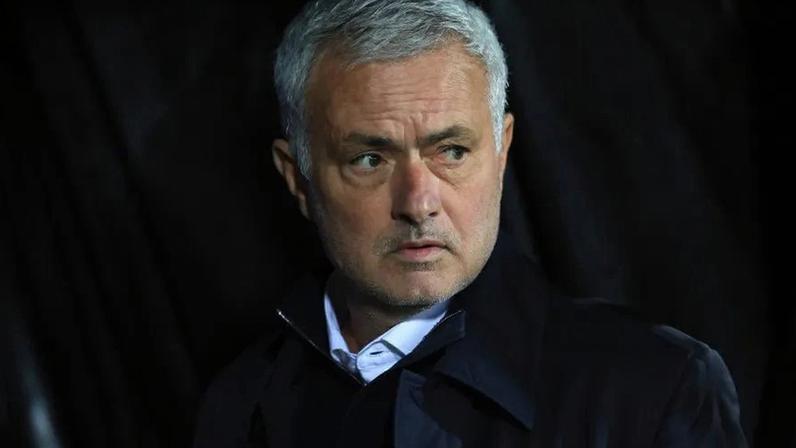 Peter Kenyon apoia Mourinho e aposta na recuperação do Benfica