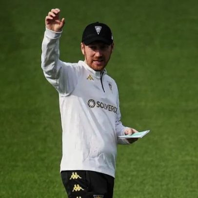 Trio sub-23 do Estoril treina sob ordens de Ian Cathro
