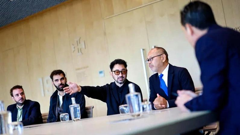 Comitiva da UD Oliveirense é recebida por Pedro Proença na Cidade do Futebol