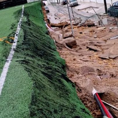 Pais de jovens do Botafogo de Cabanas ajudam a reconstruir campo após mau tempo