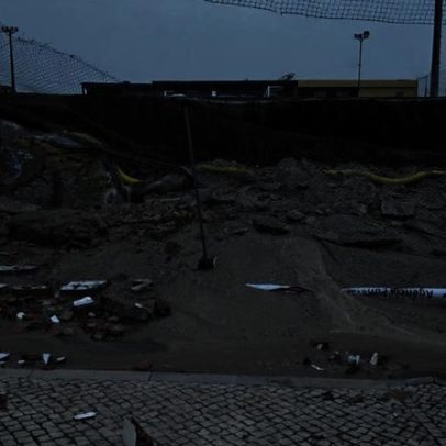 Estragos no sintético do Botafogo podem agravar-se com risco de queda do muro