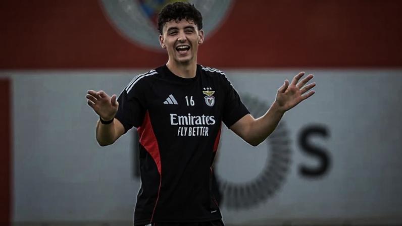 Manu Silva pronto para regresso após longa paragem no meio-campo