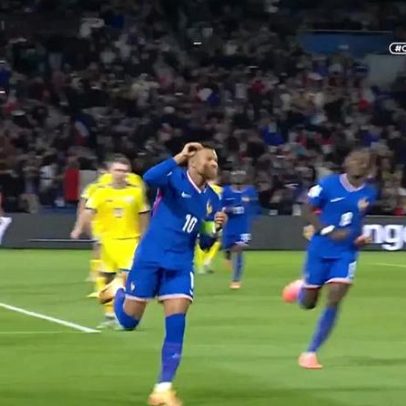Mbappé abre o marcador frente à Ucrânia com penálti Panenka