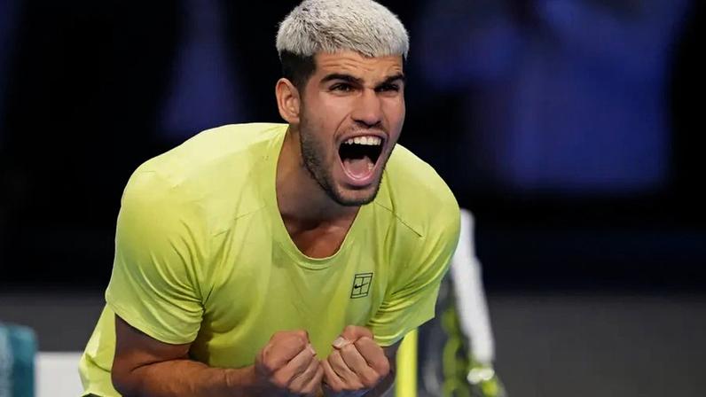 Alcaraz avança às meias-finais das ATP Finals e lidera o ranking mundial