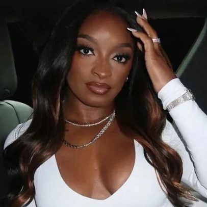 Simone Biles explica cirurgia de aumento de mama