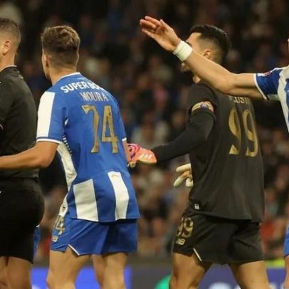 Análise aos lances de FC Porto-Braga desfaz mito do toque no guarda-redes