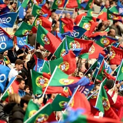 Portugal junta-se à França nas fases finais do século XXI