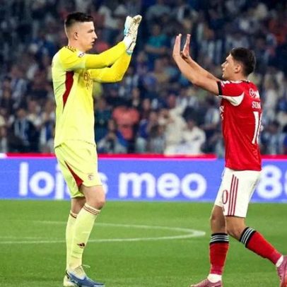Trubin brilha na vitória da Ucrânia; Sudakov chama-o de parede