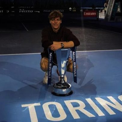 Sinner vence Alcaraz e renova título nas ATP Finals