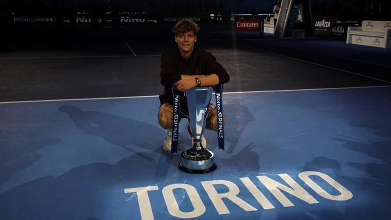 Sinner vence Alcaraz e renova título nas ATP Finals