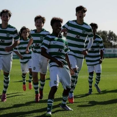 Sporting vence Alverca 2-1 e segue na liderança