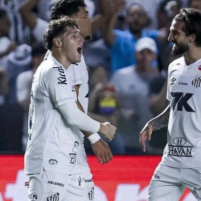 Rollheiser marca golo que pode salvar o Santos, apesar da inconstância