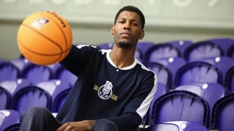 Cornelius Hudson reforça equipa de basquetebol do FC Porto