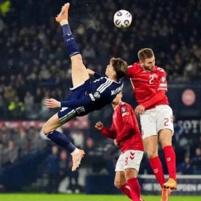 McTominay faz bicicleta em Escócia-Dinamarca, lembrando Ronaldo