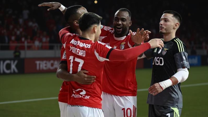 Líder Benfica derrota segundo classificado Leões de Porto Salvo