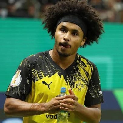 Karim Adeyemi treinou com crianças após semana difícil