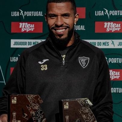 André Clóvis recebe os prémios da 2ª Liga e prefere desfrutar o momento