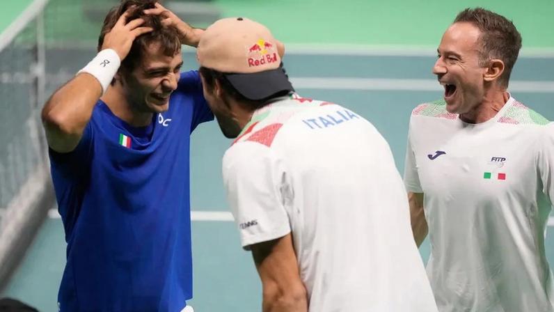 Italianos festejam a passagem à final da Taça Davis