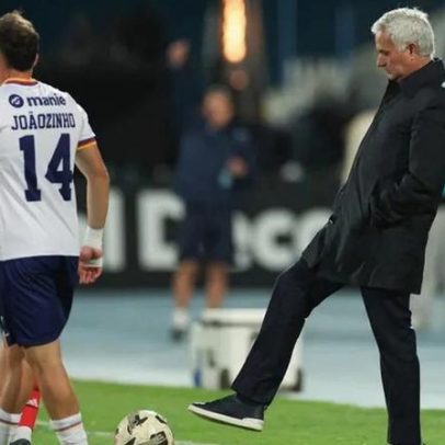 Mourinho diz que faria mais substituições no intervalo diante do Benfica