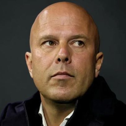 Crise no Liverpool pode levar Arne Slot a igualar feito de Mourinho e Ranieri