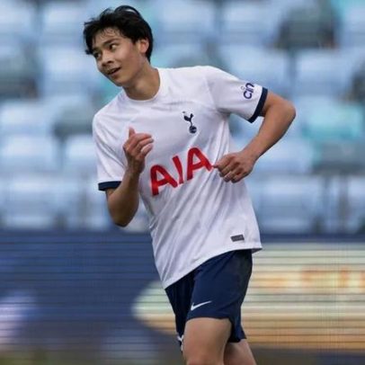 Promessa do Manchester City deixa o futebol aos 19 para estudar Direito em Oxford