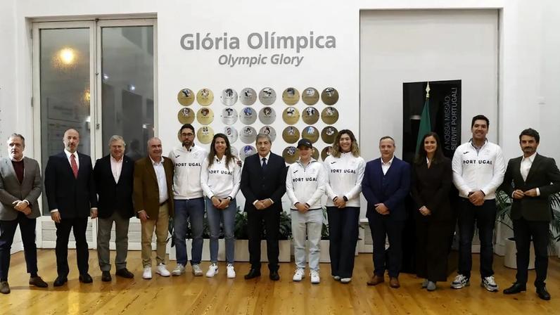 Atletas olímpicos e representantes do governo promovem o desporto nacional