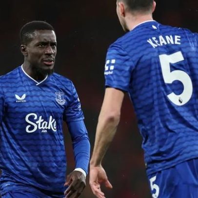 Jogador do Everton pediu desculpas pelo incidente com colega de equipa