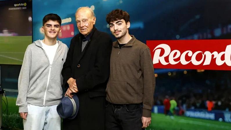 Amigo uniu gerações: Adriano, leitor leal, com Afonso e Rodrigo