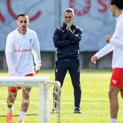 Carlos Vicens alerta para ambiente no Ibrox e exige preparação mental