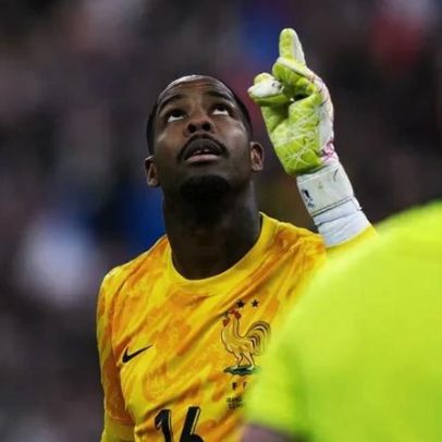 Chelsea mira guarda-redes Mike Maignan