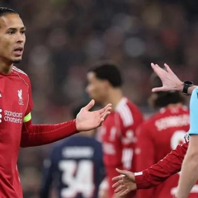 Van Dijk comete penálti inédito frente ao PSV na Liga dos Campeões
