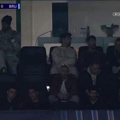Debast aparece sem muletas no camarote de Alvalade, Sporting